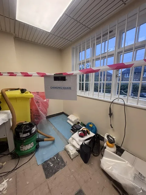 Asbestos floor tile and bitumen removal in Chelsea